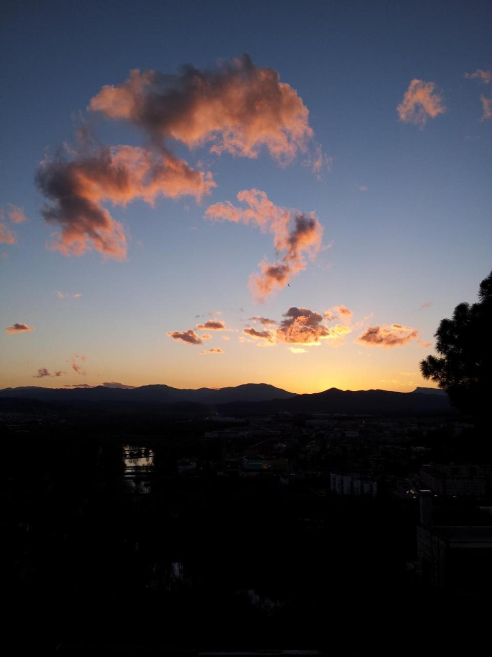 Villa Montjuic Girona Bagian luar foto